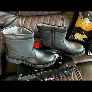 Men’s - Totes - Commuter - Black - 10 M - New With Tags